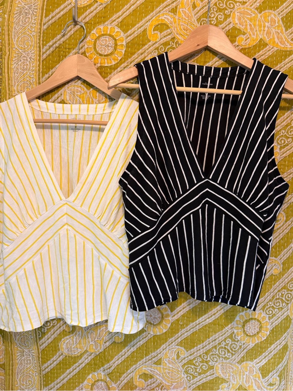 Banana Republic Striped V-Neck Sleeveless Tops - 2 pack